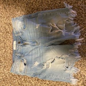 Light washed ripped jeans shorts